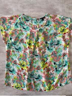 Sami & Jo Floral Watercolor Pleated Front Short Sleeve Blouse Size M